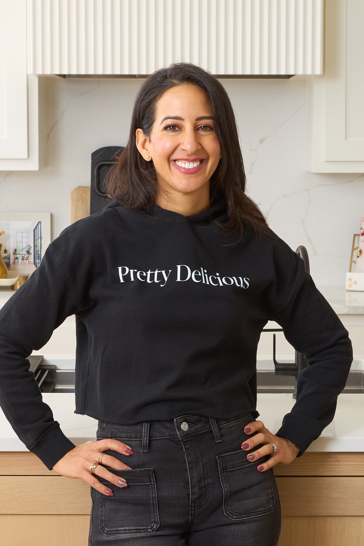 FOOD DOLLS 'PRETTY DELICIOUS' WOMEN'S CROPPED HOODIE - BLACK