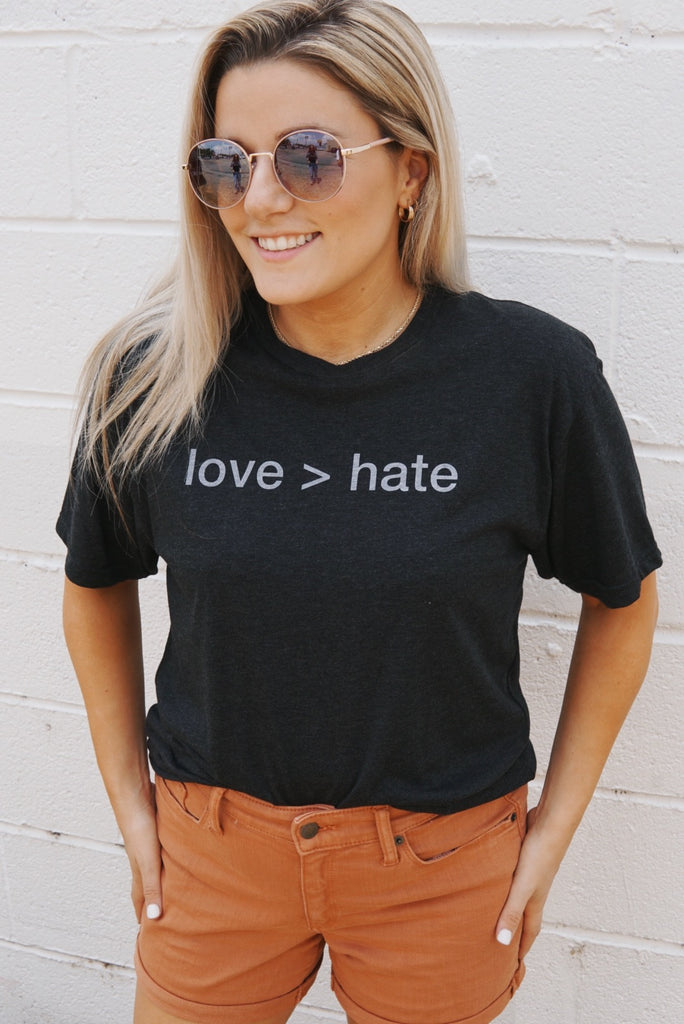 'love > hate' T-Shirt - Black